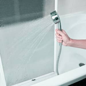Lee más sobre el artículo Cómo limpiar la mampara del baño