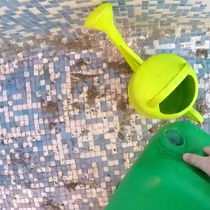Cómo hacer un detergente desincrustante casero para piscinas